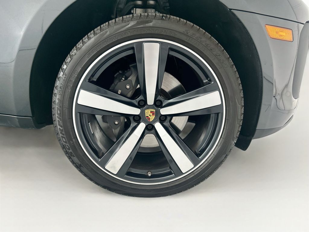 Thumbnail: 2025 Porsche Macan - 31
