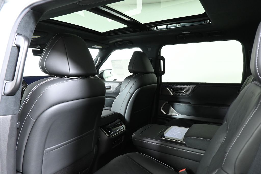 Thumbnail: 2026 INFINITI QX80 - 28