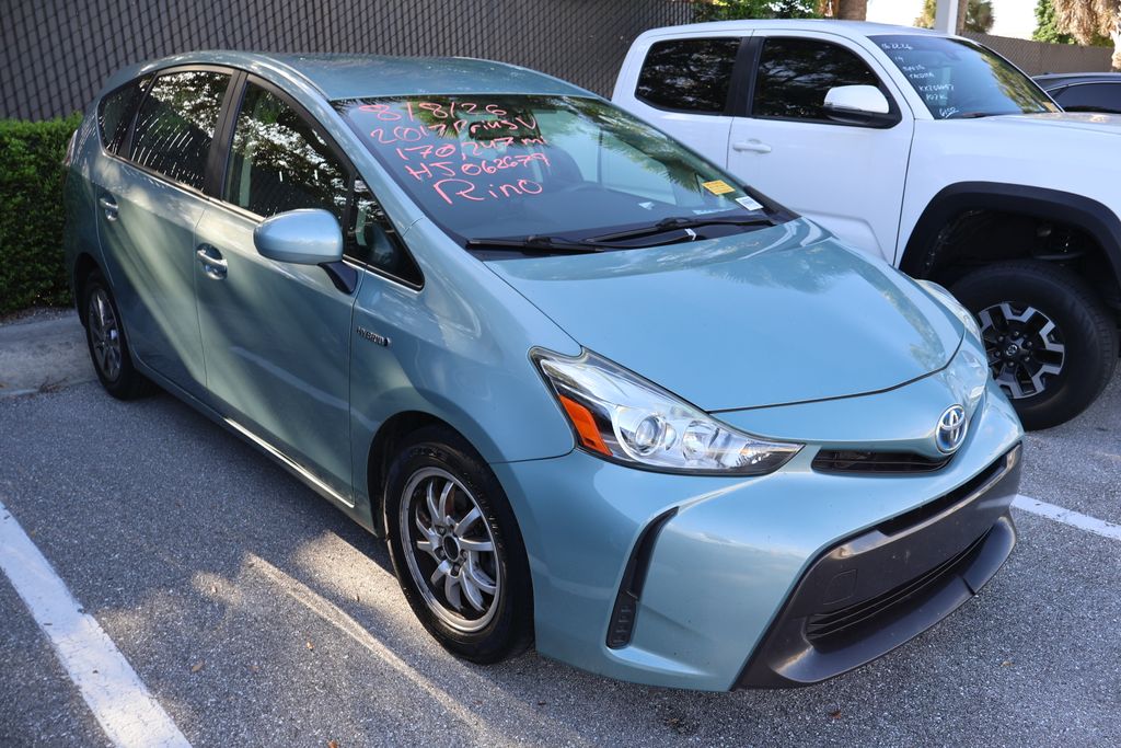 Thumbnail: 2017 Toyota Prius v - 6
