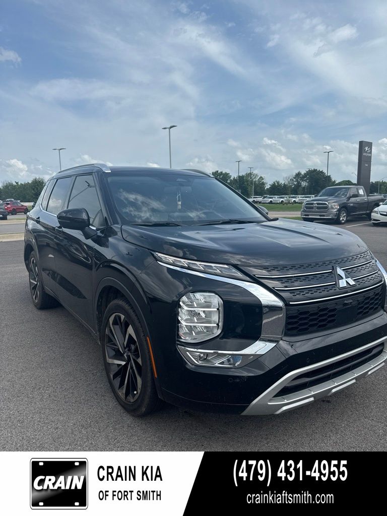 Black 2024 Mitsubishi Outlander SUV / Crossover Front-Wheel Drive Continuously Variable Transmission