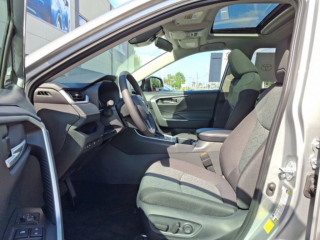 Thumbnail: 2025 Toyota RAV4 - 9