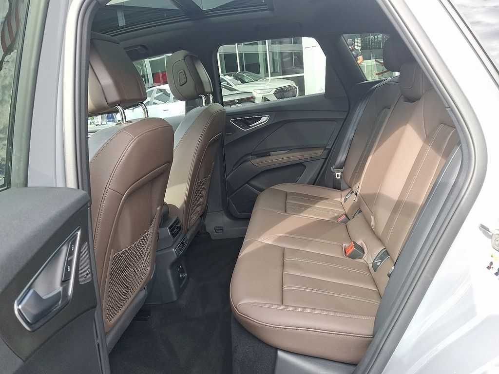 Thumbnail: 2025 Audi Q4 e-tron - 10