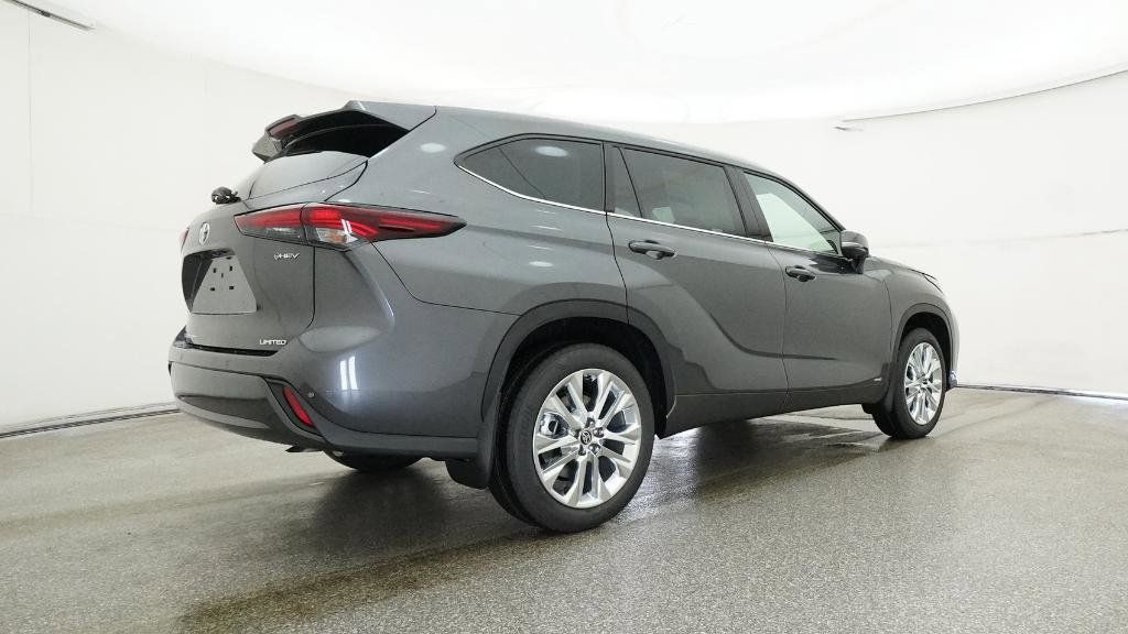 Thumbnail: 2025 Toyota Highlander - 29