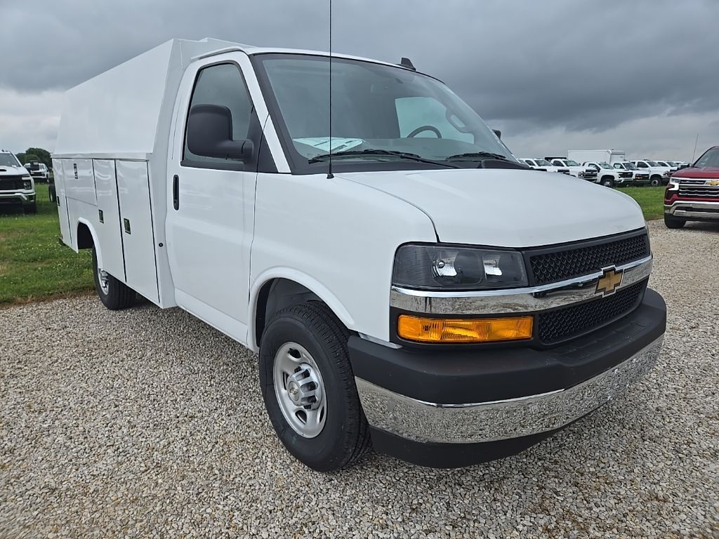 2025 Chevrolet Express Chassis 3500 Cutaway 139