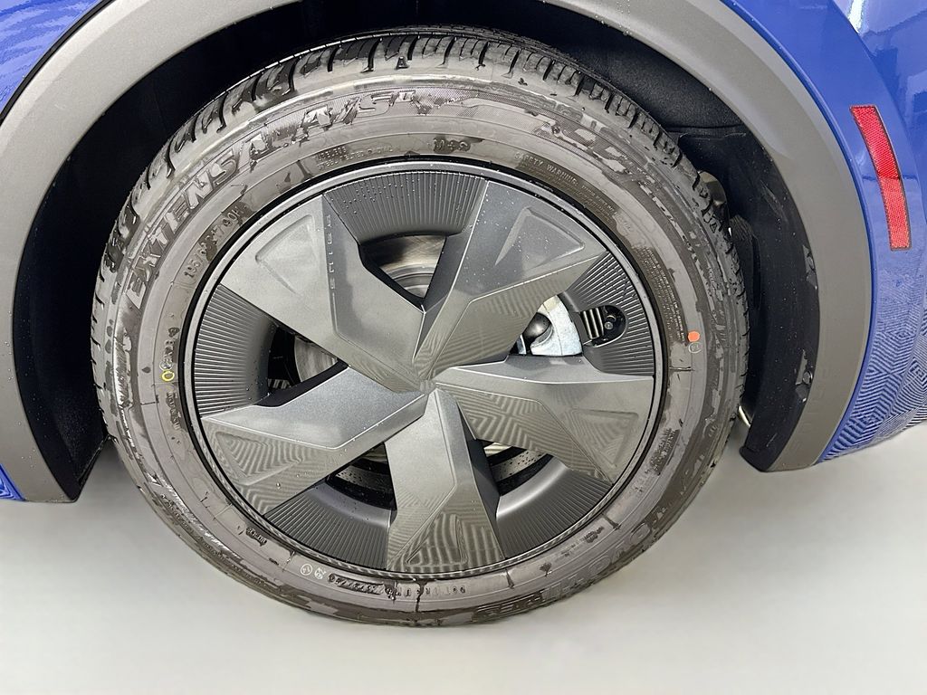 2026 Toyota Prius Plug-in Hybrid SE - Photo 11