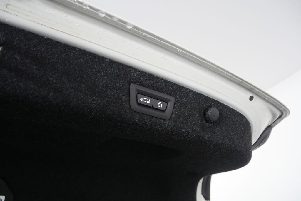 Thumbnail: 2023 BMW 5 Series - 17