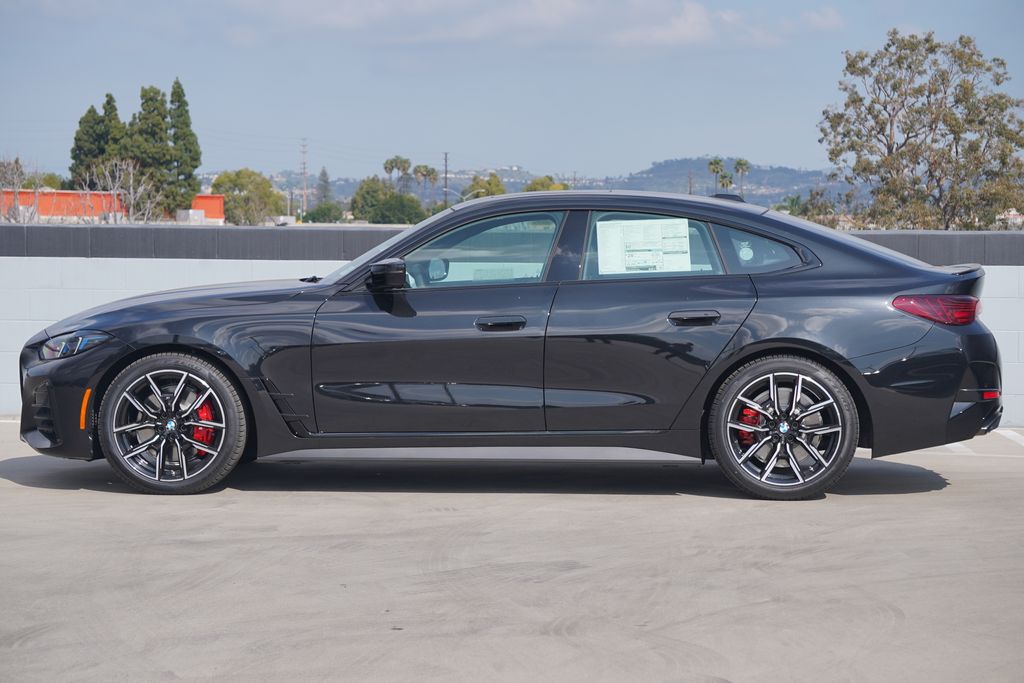 Thumbnail: 2026 BMW 4 Series - 4