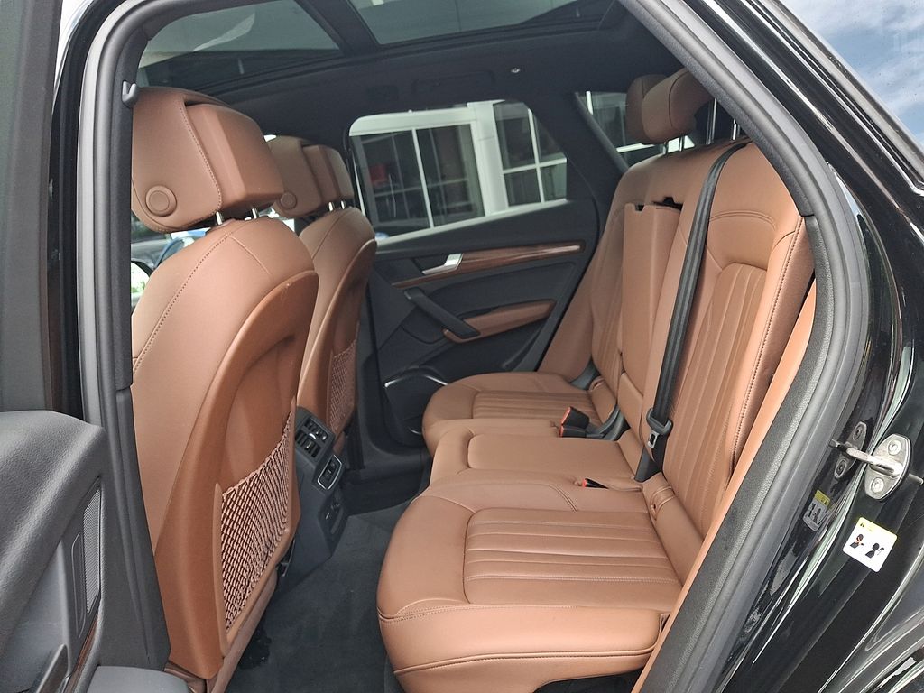 Thumbnail: 2023 Audi Q5 - 10