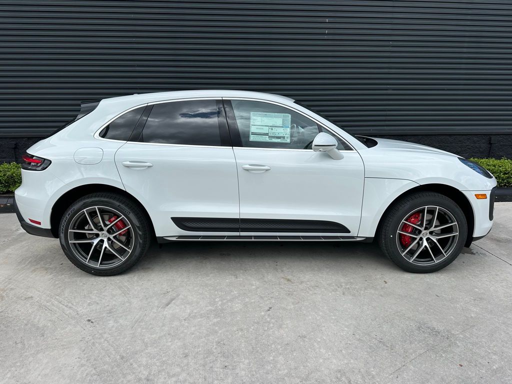 Thumbnail: 2026 Porsche Macan - 10