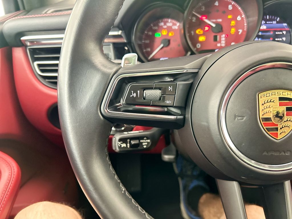 Thumbnail: 2023 Porsche Macan - 13