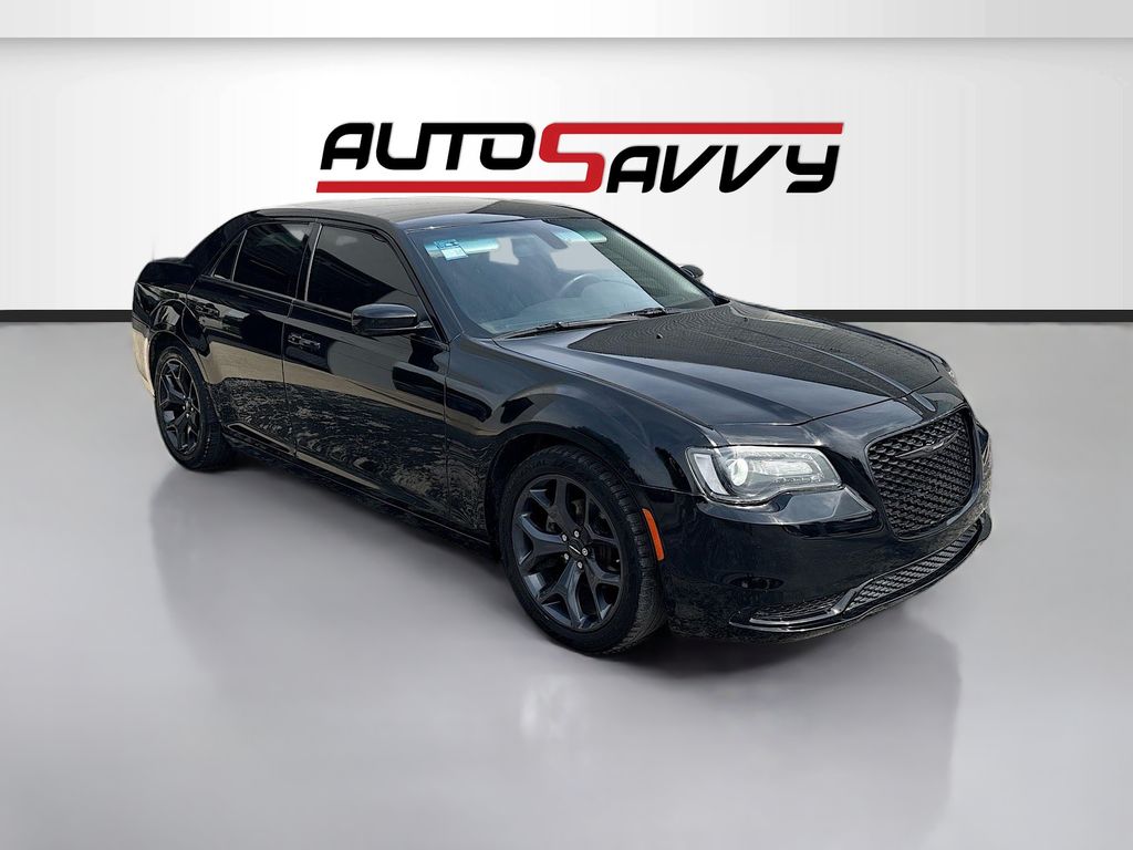 2023 Chrysler 300 Touring's photo