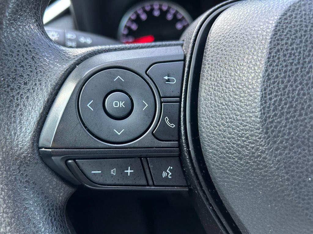 2022 Toyota RAV4 LE 24