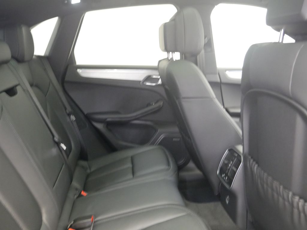 Thumbnail: 2026 Porsche Macan - 29