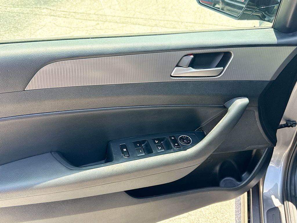 Used 2018 Gray Hyundai Sport+ image 18