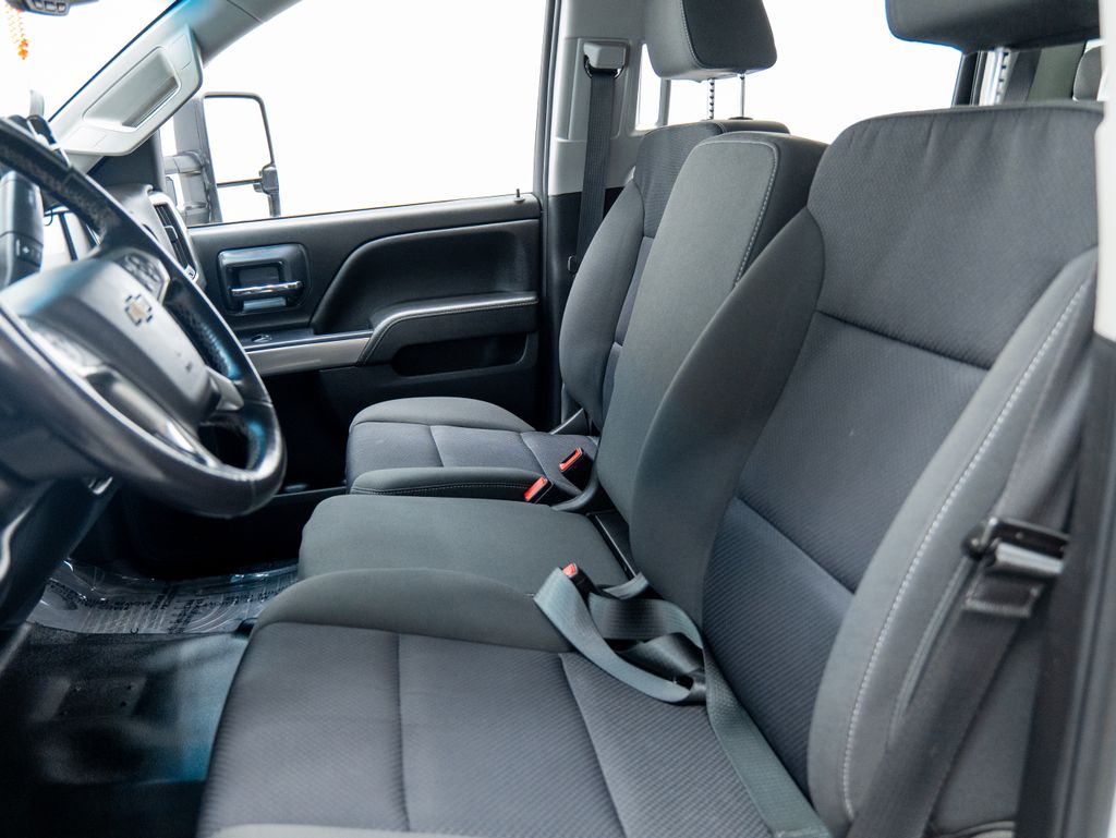 2019 White Chevrolet Silverado 2500HD LT 4X4 Truck