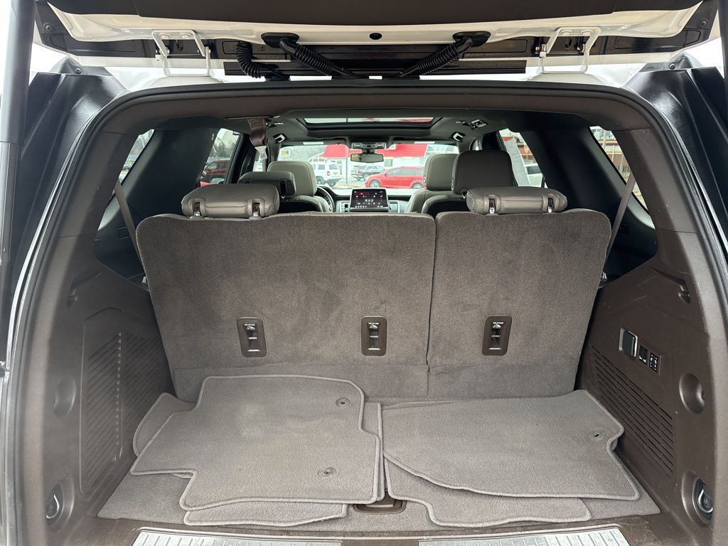 Used 2021 White Chevrolet Z71 image 8