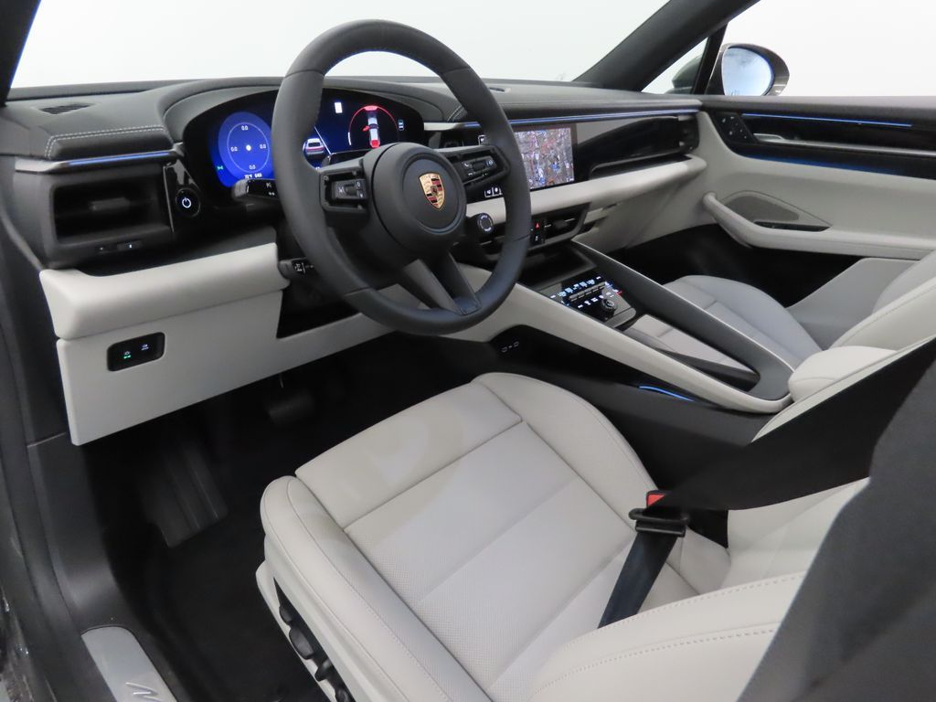 Thumbnail: 2026 Porsche Macan - 4