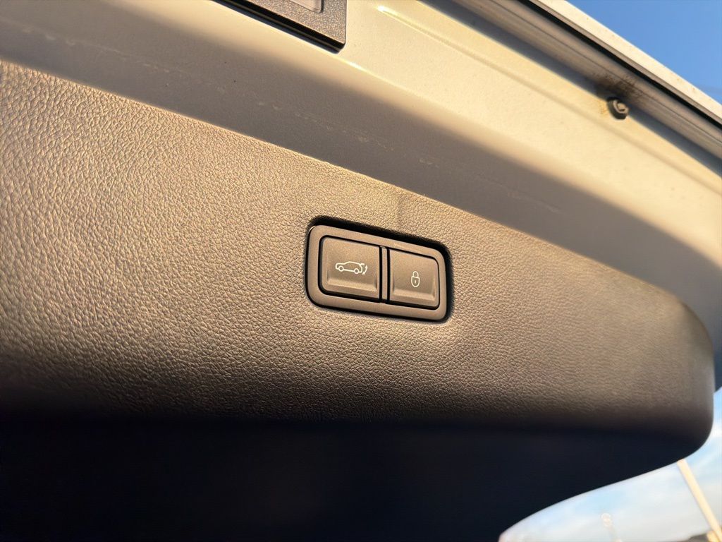 Thumbnail: 2026 Genesis GV70 - 23