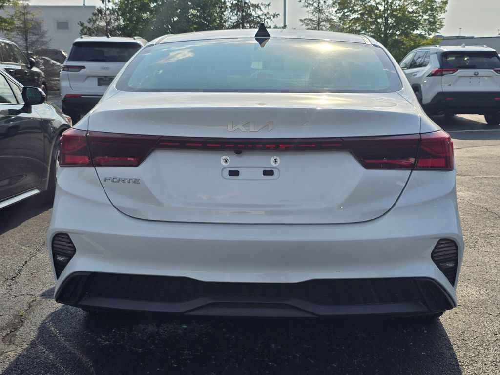 Used 2024 White Kia LXS image 6