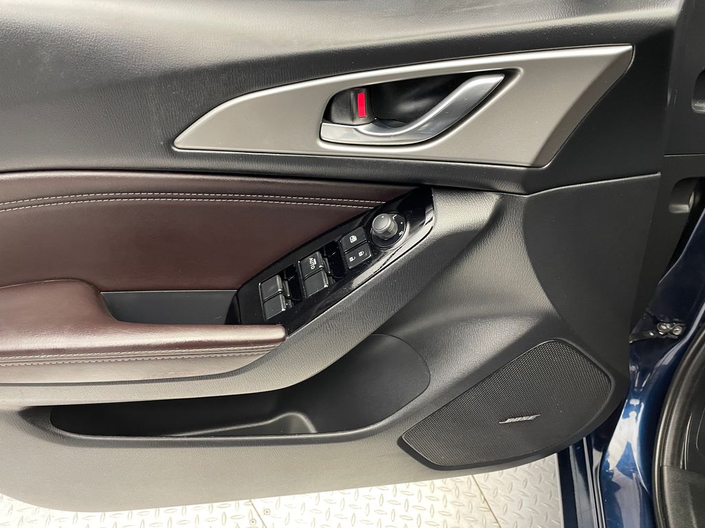 Thumbnail: 2018 Mazda Mazda3 - 9