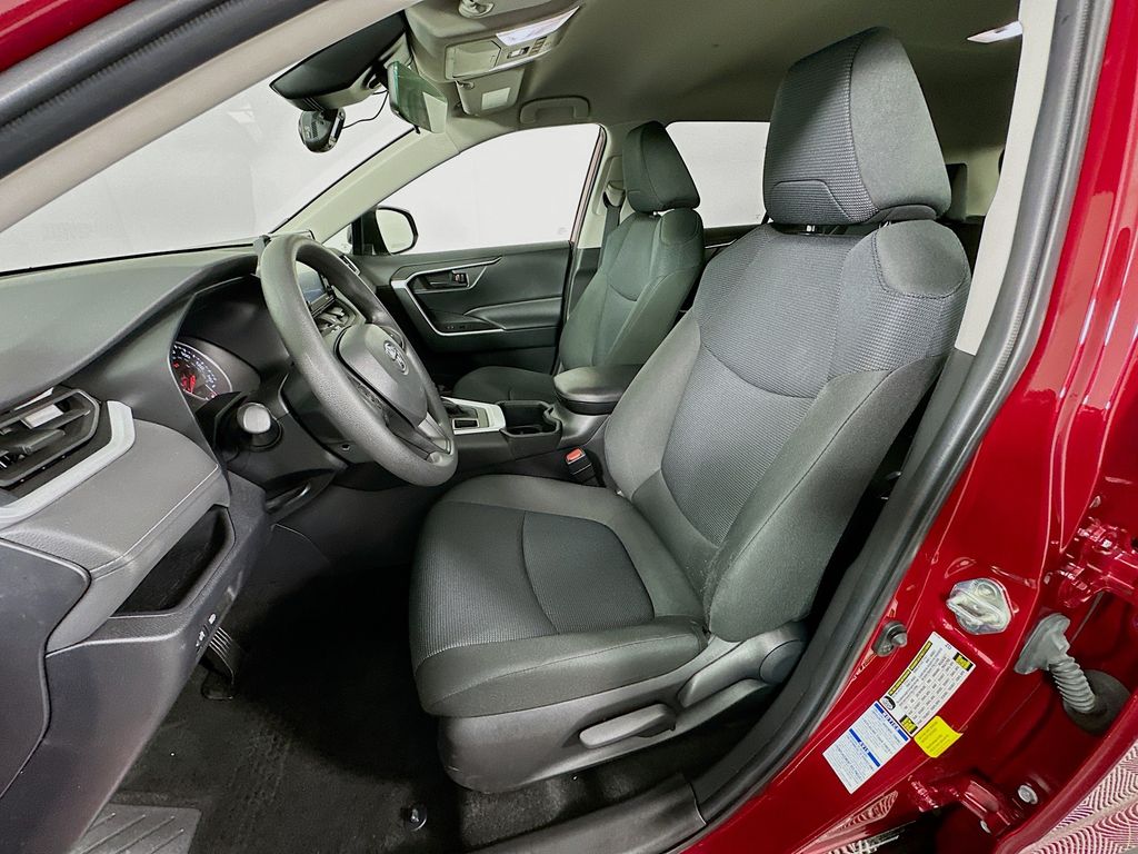 Thumbnail: 2022 Toyota RAV4 - 20