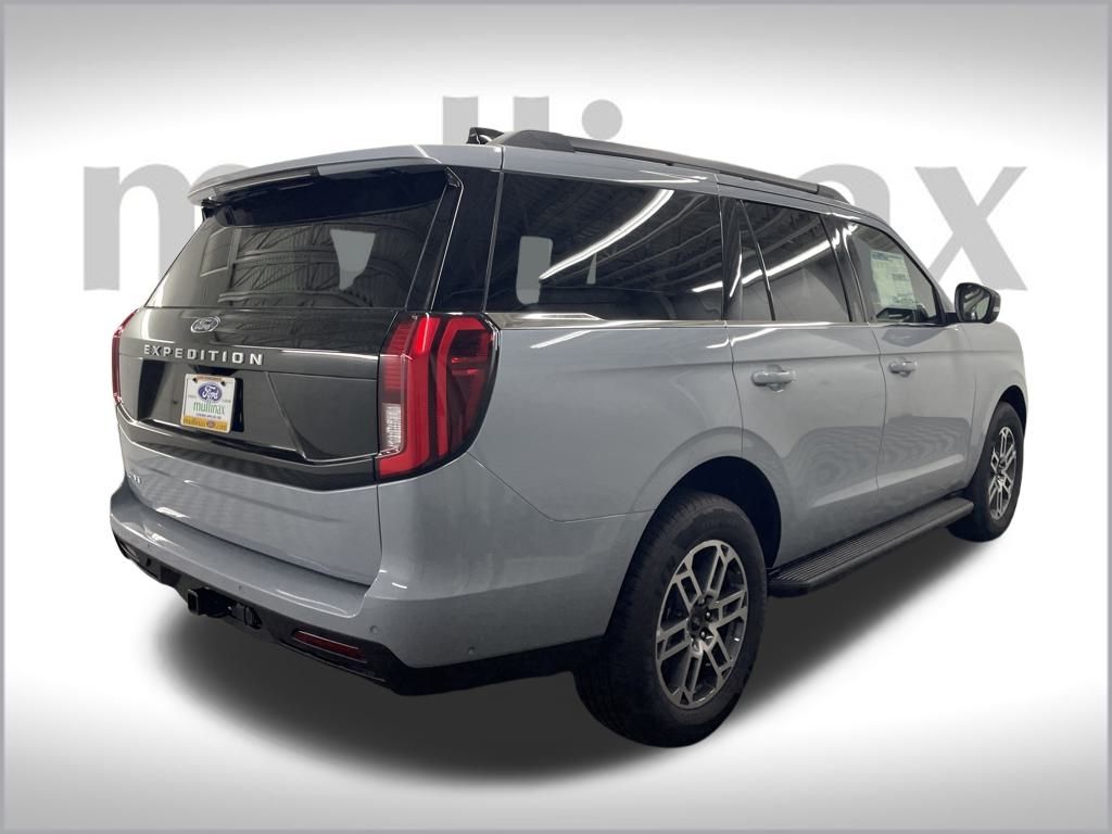 2025 Ford Expedition photo 3