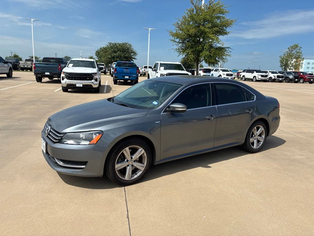 2014 Volkswagen Passat 1.8T Wolfsburg Edition Auto's photo