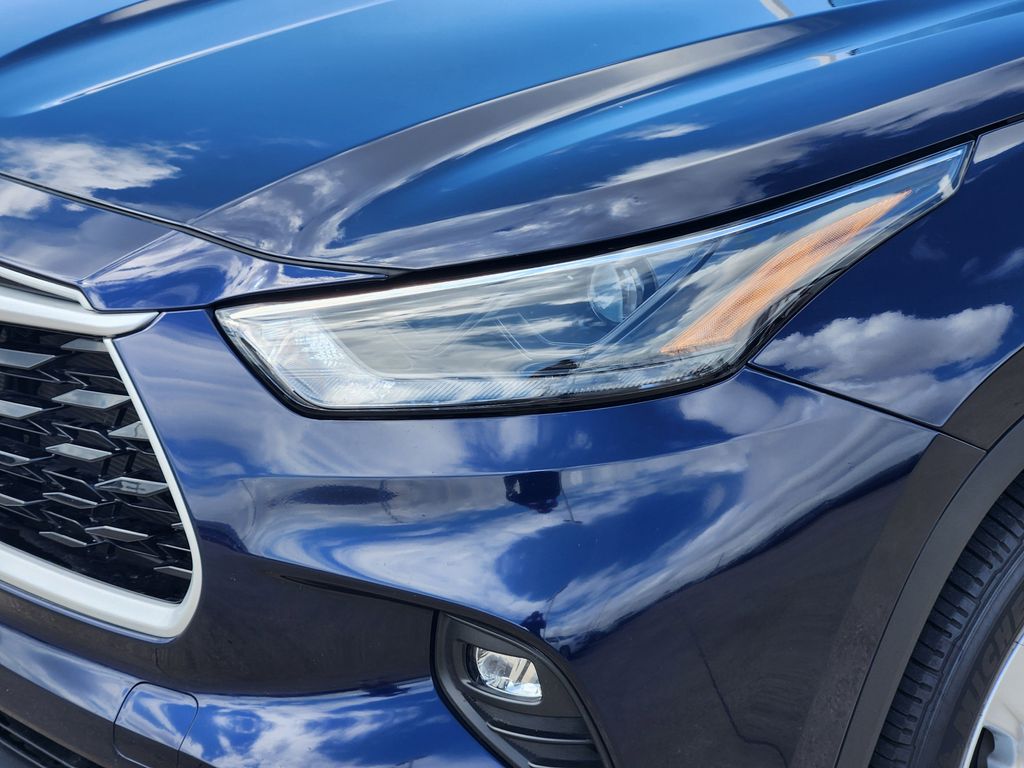2025 Toyota Highlander LE - Photo 9