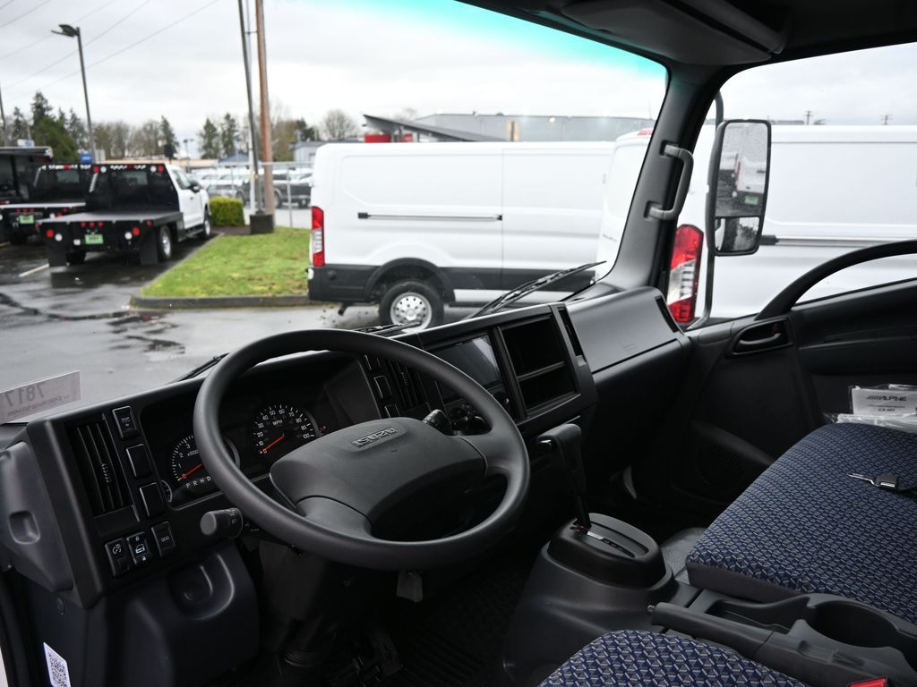 2025 Isuzu NPR HD 