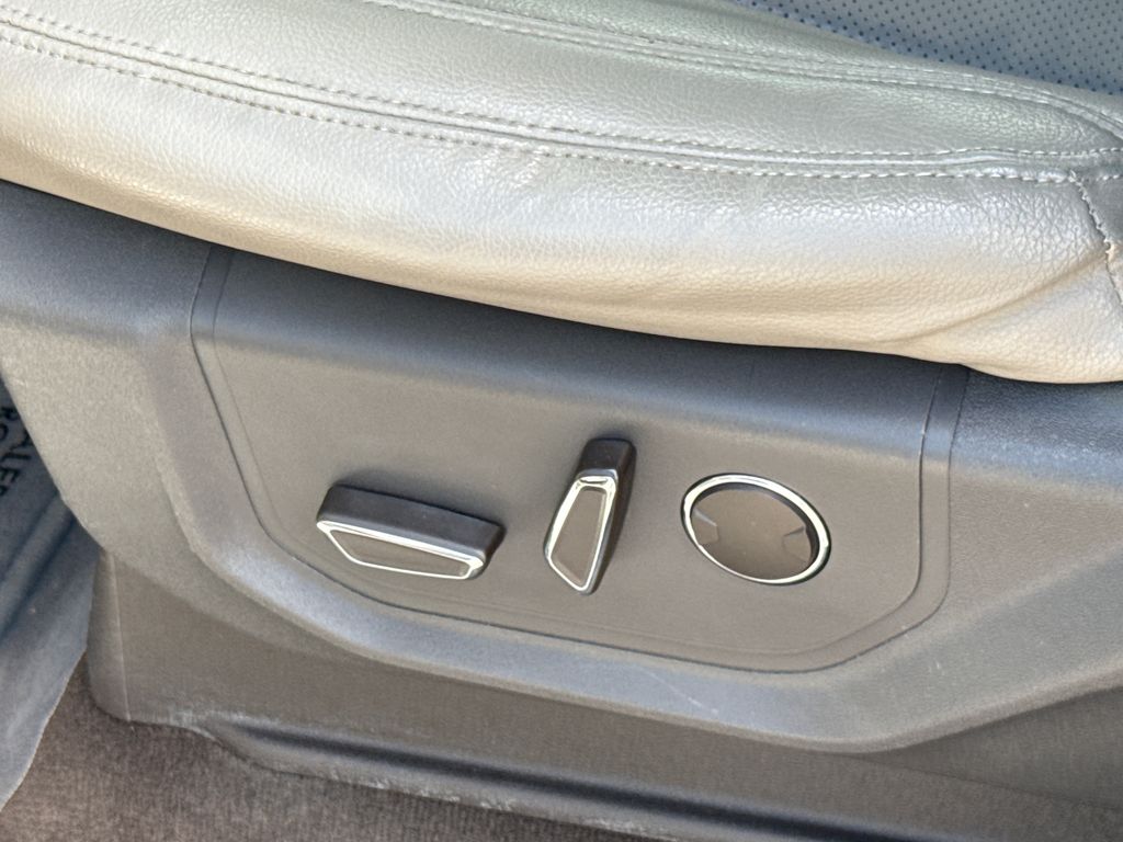 2021 Star White Metallic Tri-Coat Ford Expedition Max Limited RWD SUV