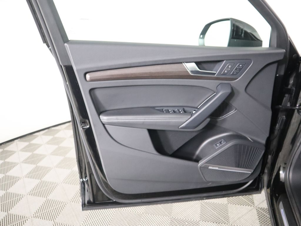 Thumbnail: 2021 Audi Q5 - 25