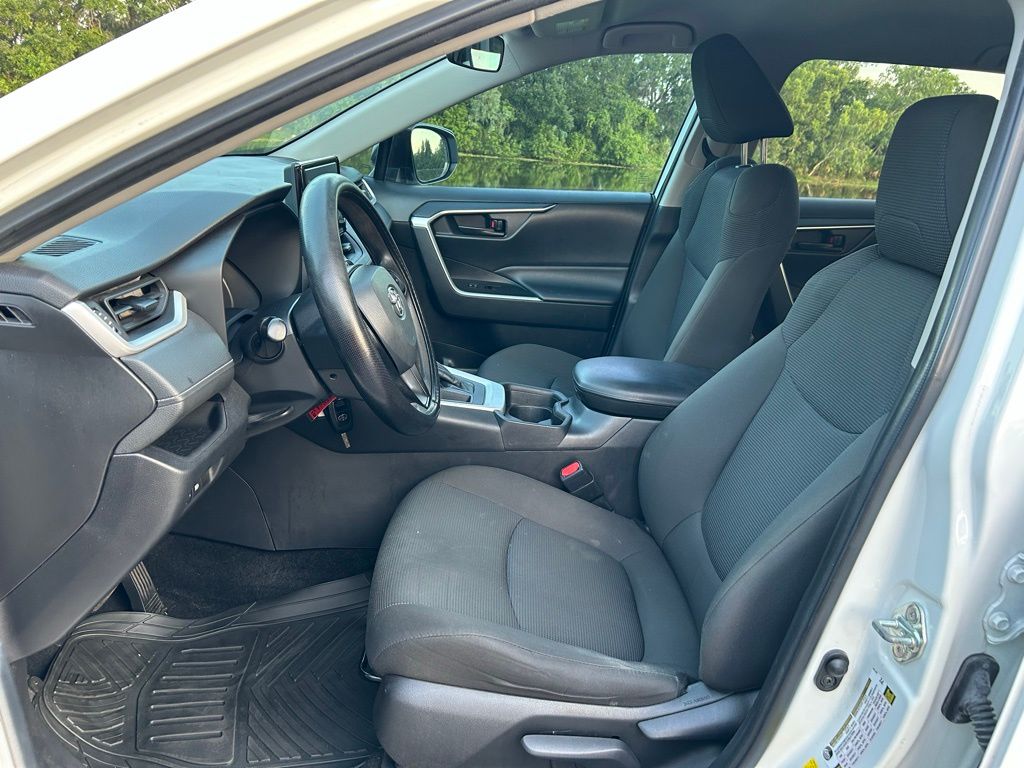 2021 Toyota RAV4 LE 13