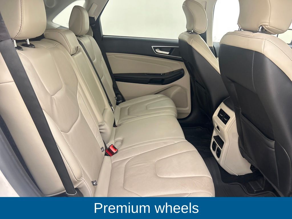 2016 Ford Edge Titanium photo 13