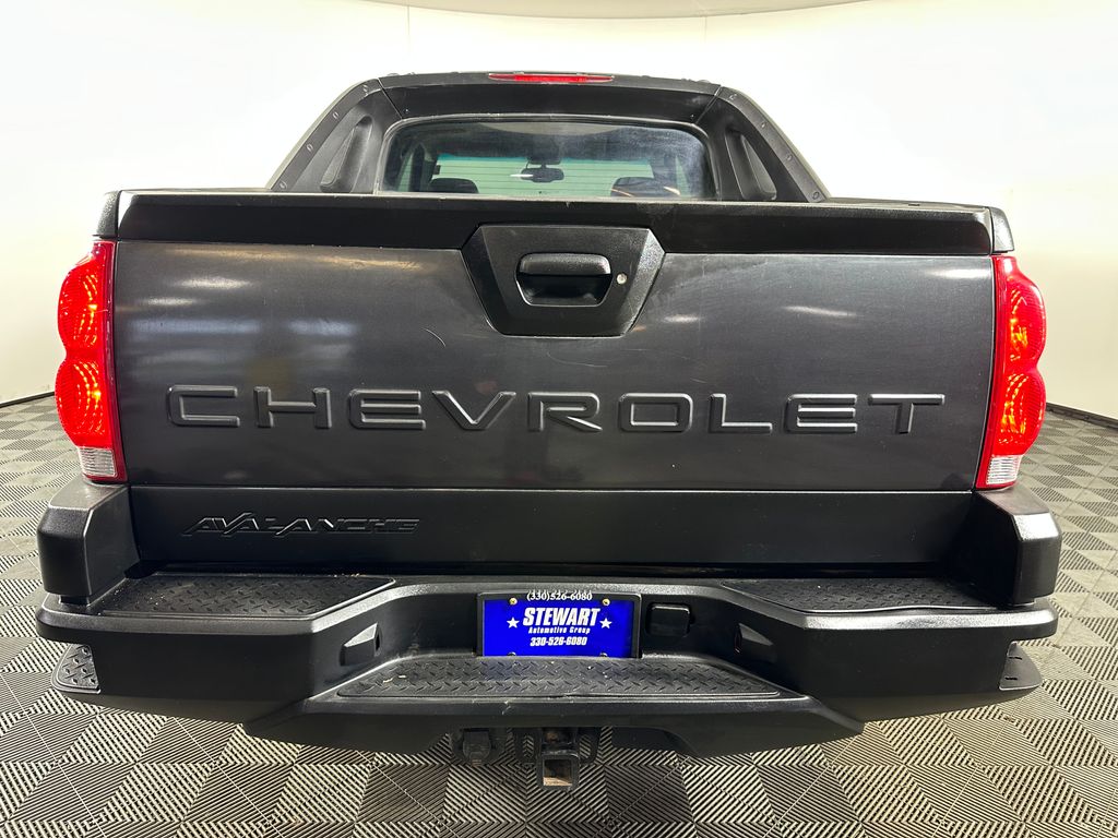 2004 Chevrolet Avalanche Base - Image 4