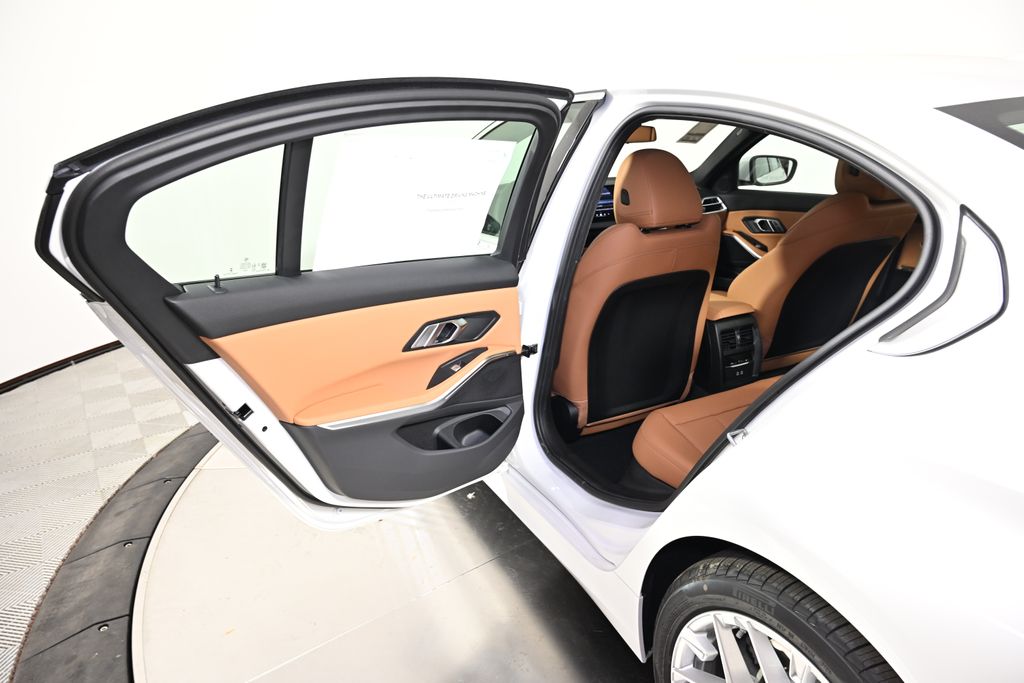 Thumbnail: 2025 BMW 3 Series - 23