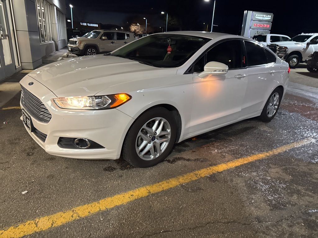 White Platinum Clearcoat Metallic 2014 Ford Fusion SE Sedan Front-Wheel Drive 6-Speed Automatic