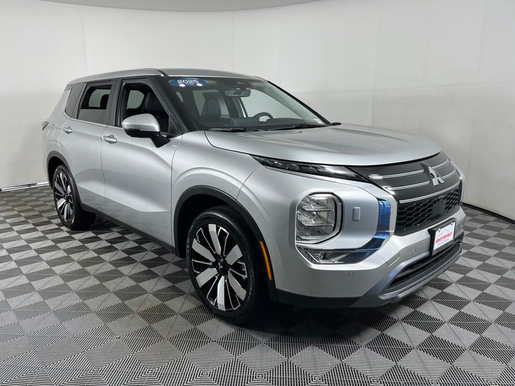Thumbnail: 2025 Mitsubishi Outlander - 20