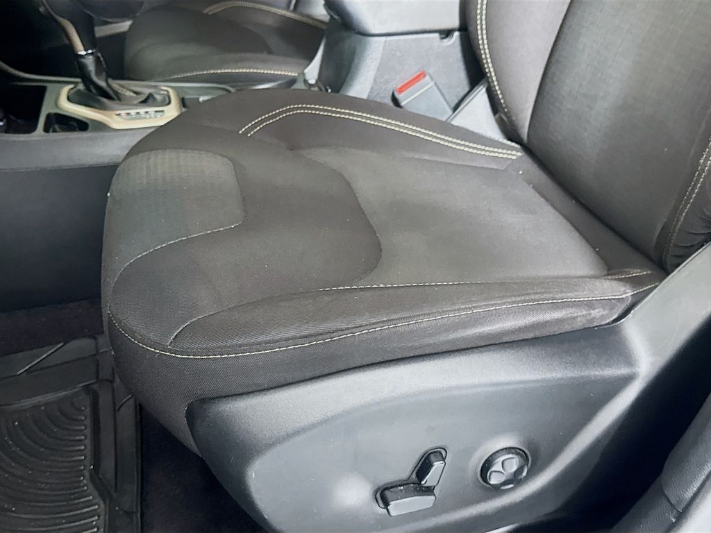 Used Car 2016 Jeep Cherokee  Latitude For Sale Under $12,000 In Austin, Texas