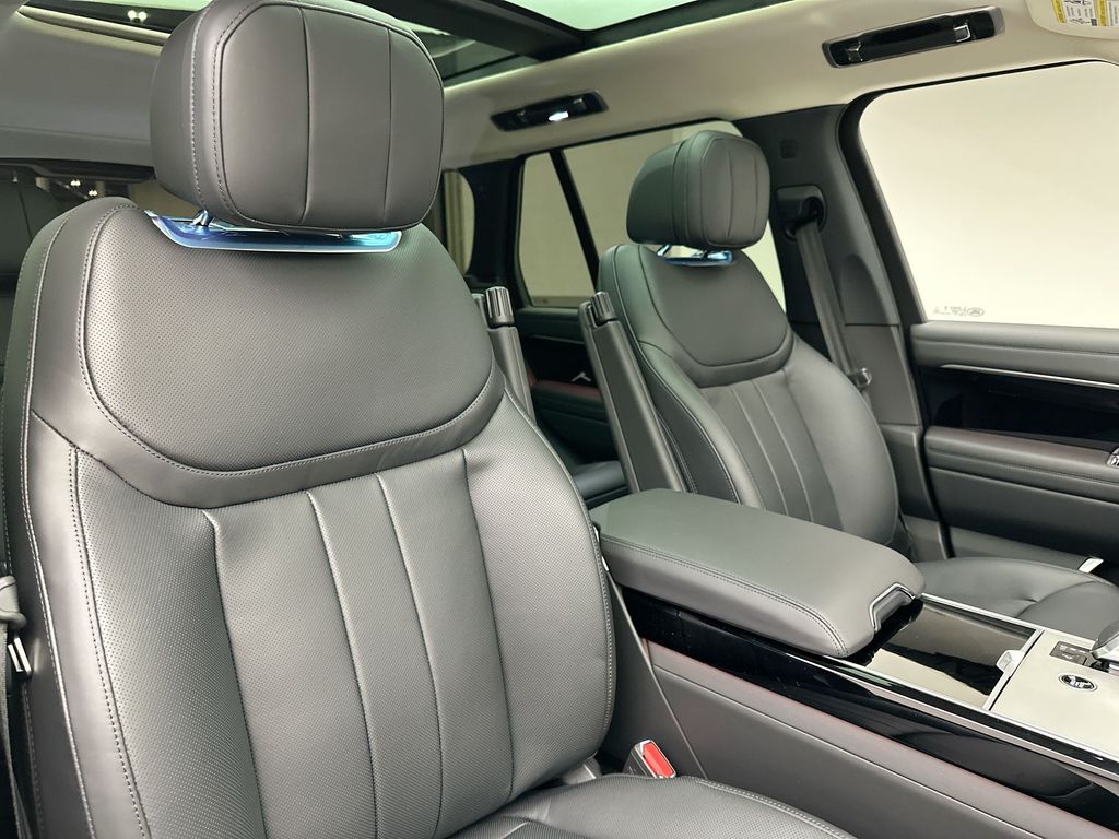2025 Land Rover Range Rover SE 5