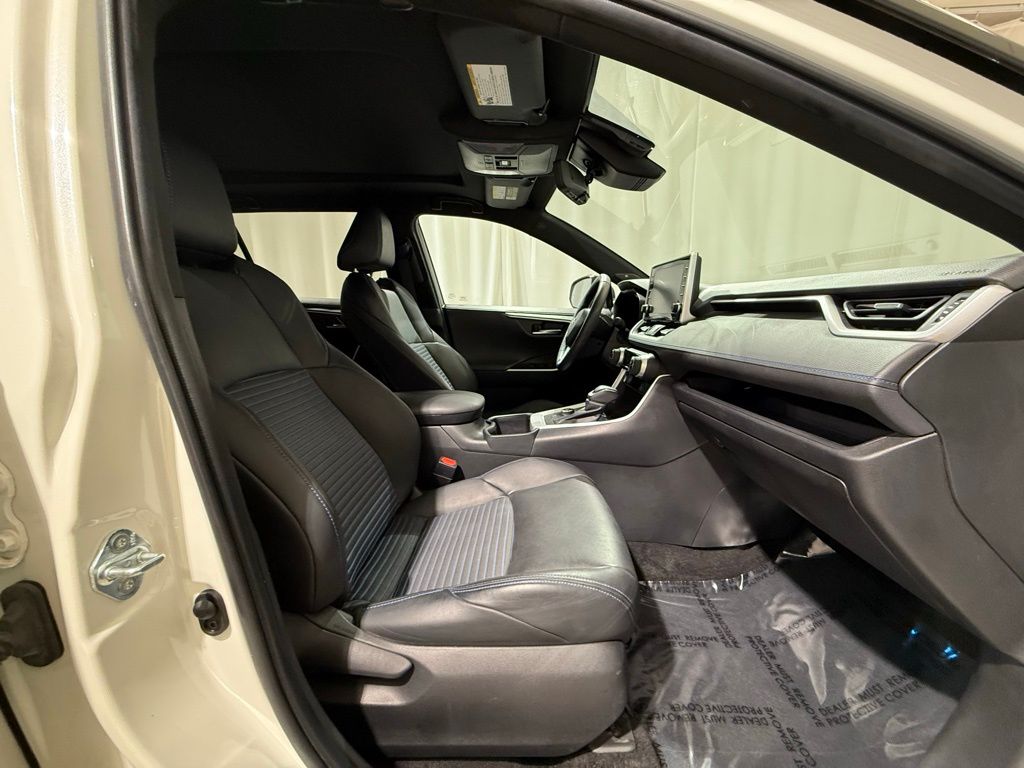 Thumbnail: 2022 Toyota RAV4 - 23