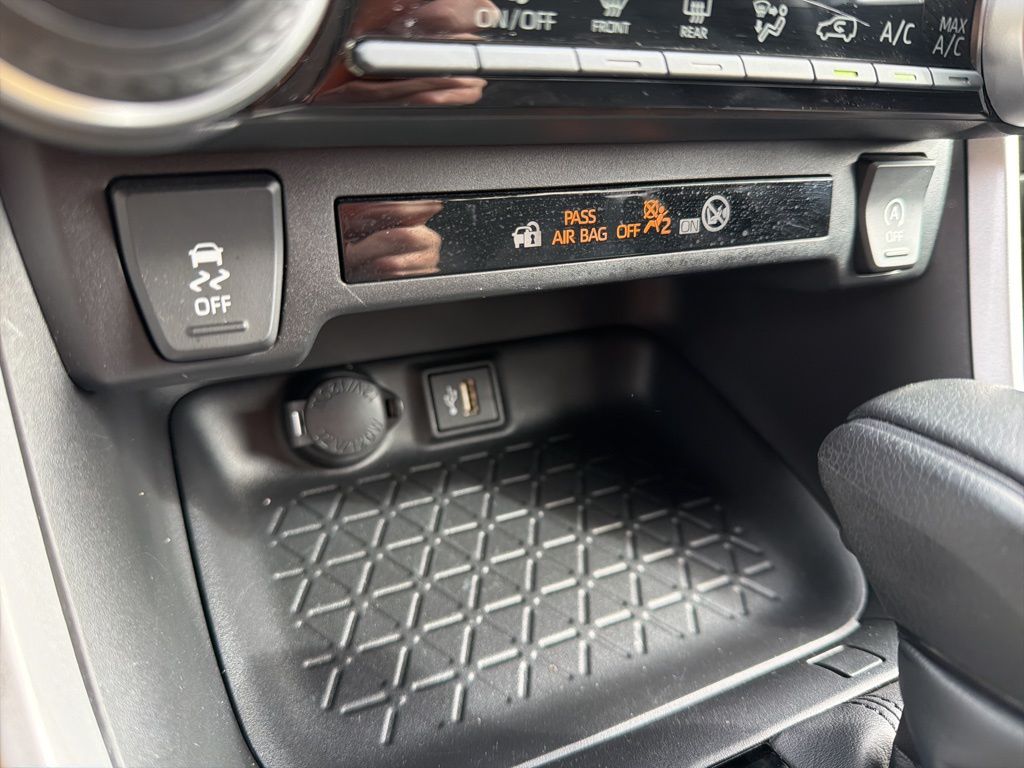 Thumbnail: 2024 Toyota RAV4 - 31