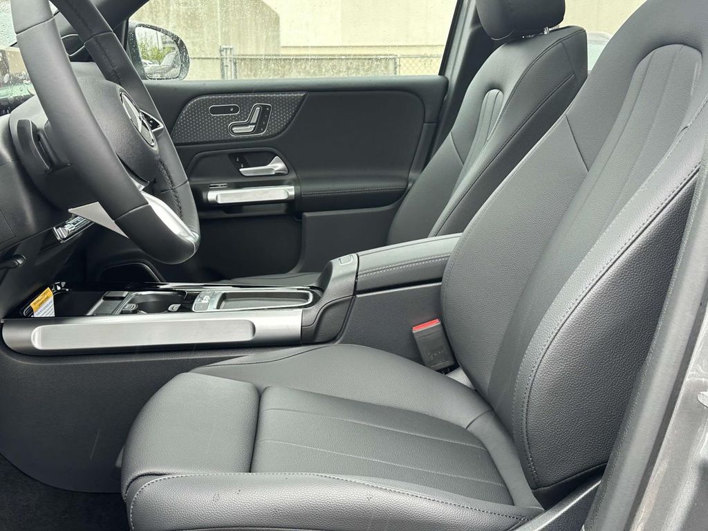 2024 Mercedes-Benz GLB 250 15