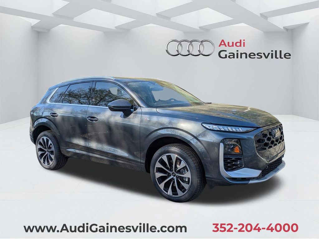 Daytona Gray Pearl Effect 2026 Audi Q3 SUV / Crossover All-Wheel Drive 7-Speed Automatic