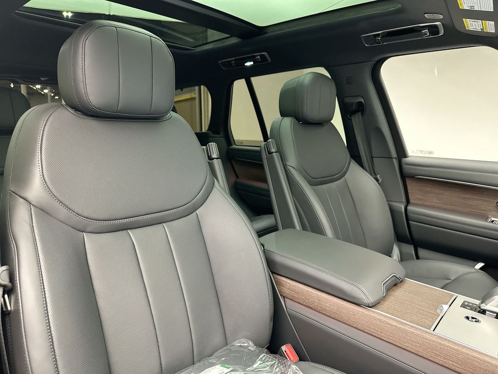 Thumbnail: 2025 Land Rover Range Rover - 5