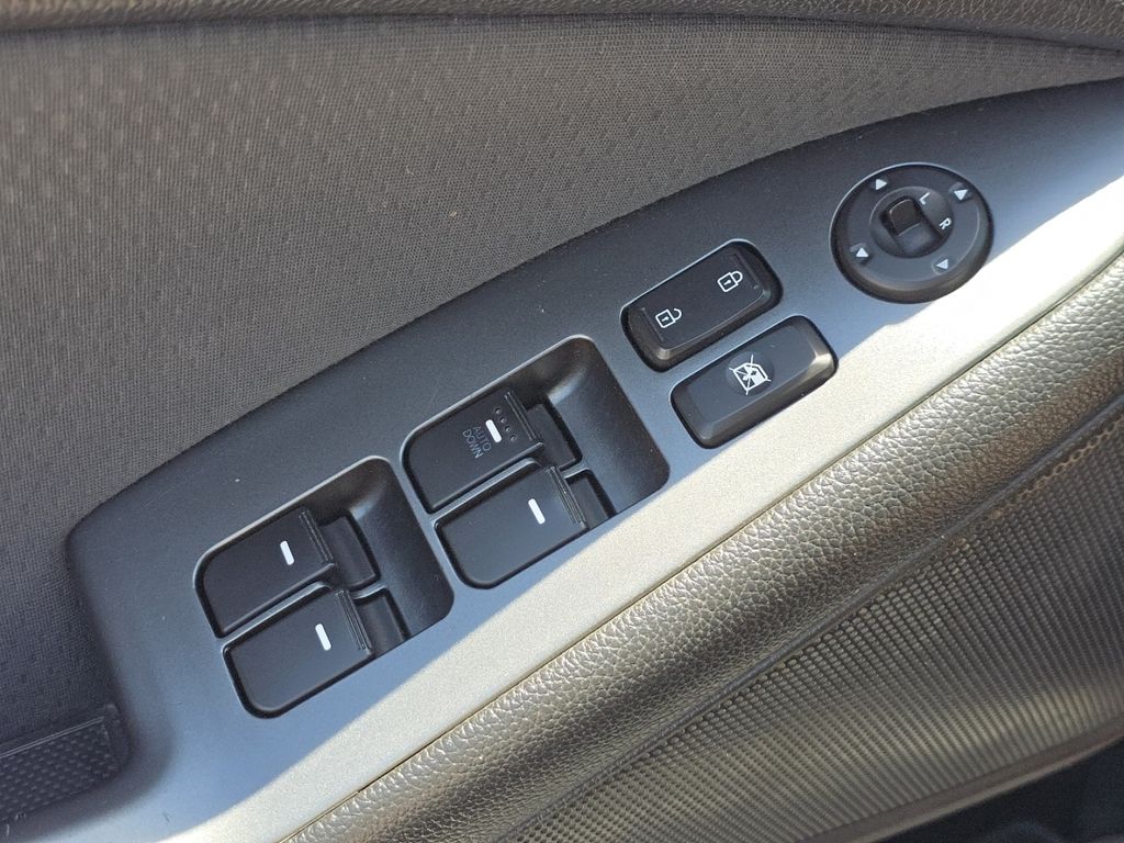 Used 2015 Silver Kia LX image 22