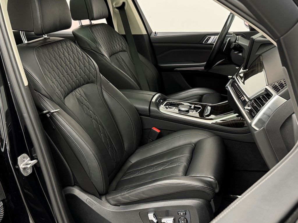 2023 BMW X7 xDrive40i 21
