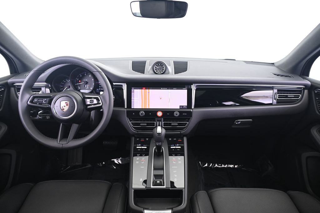 Thumbnail: 2026 Porsche Macan - 31