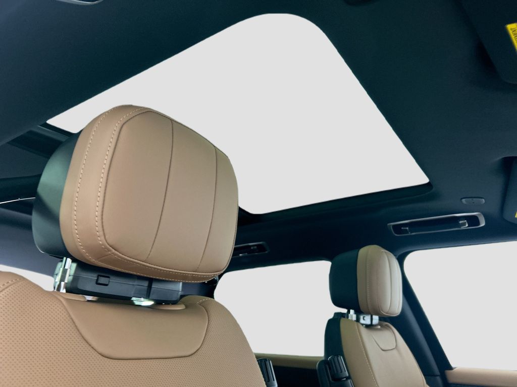 Thumbnail: 2026 Land Rover Range Rover Sport - 17