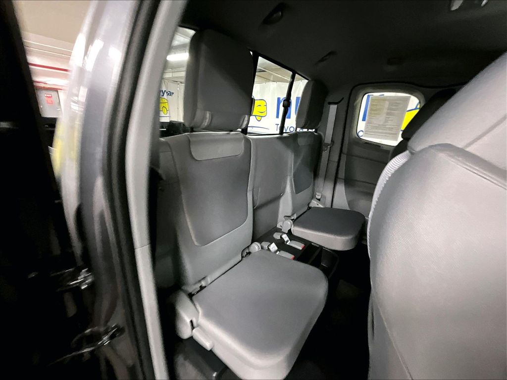 2013 Toyota Tacoma — photo 16