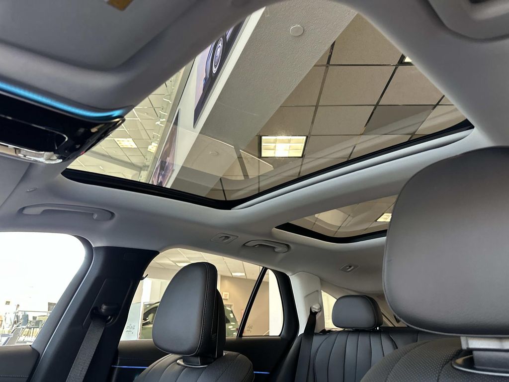 Thumbnail: 2025 Mercedes-Benz E-Class - 17